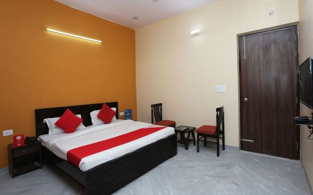 Capital O 30956 Moon Light