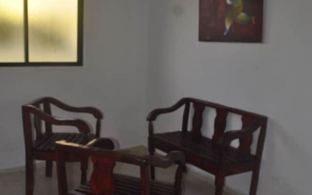 Hotel La Polilla Bar and Restaurant