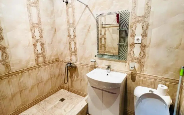 New Luxury 2 Bedroom + Balcony By Republic Square