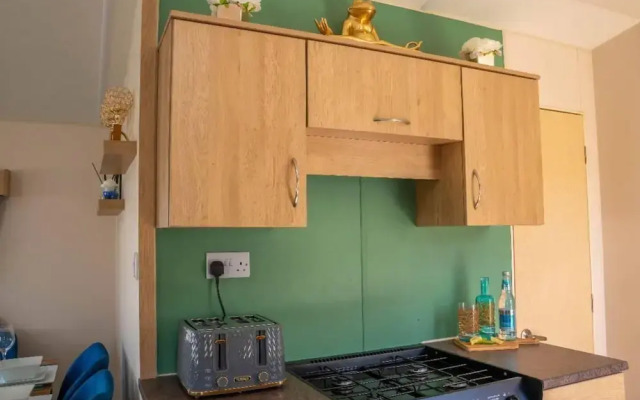 Tattershall Lakes Private Hot Tub Lodge - Sleeps 6