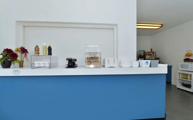 Travelodge by Wyndham Mackinaw City