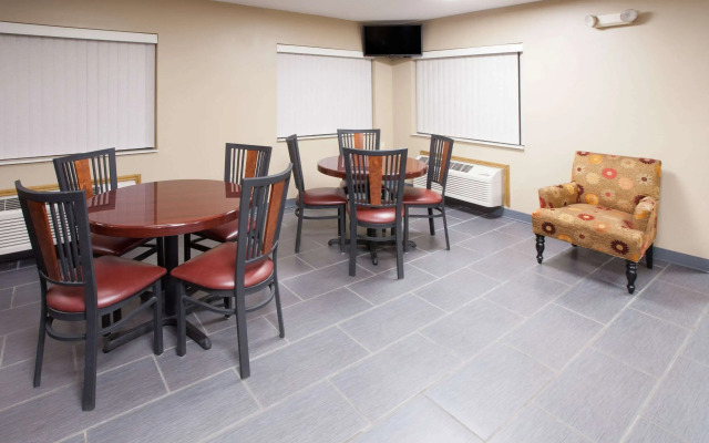 Super 8 by Wyndham Dwight