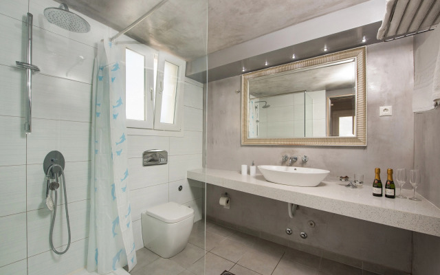 Kavos Plaza Hotel