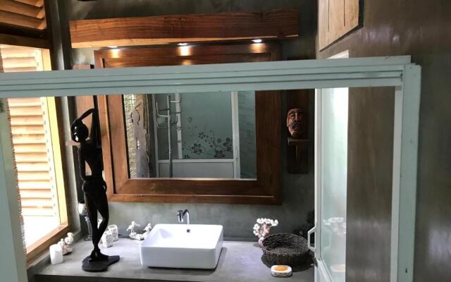 Villa Sooriya Weaving