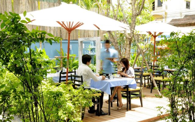 Frangipani Villa Hotel II