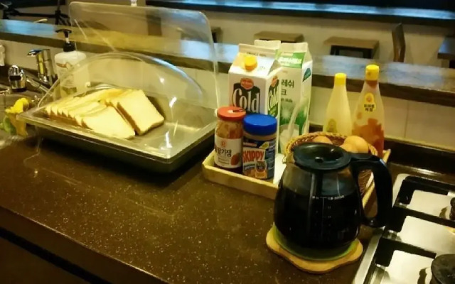 Tongyeong With Guest House