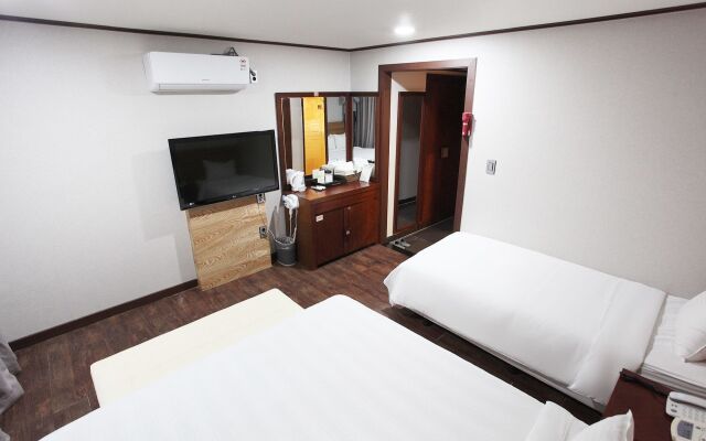 Noblesse Hotel