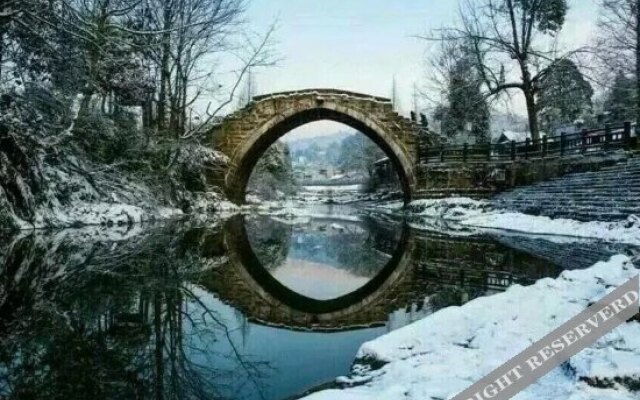 Ya'an Shangli River Inn