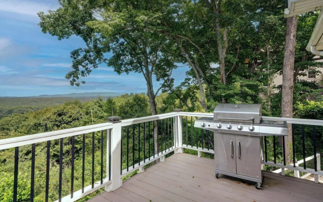 Sunset View 3 BDR Close to Downtown!