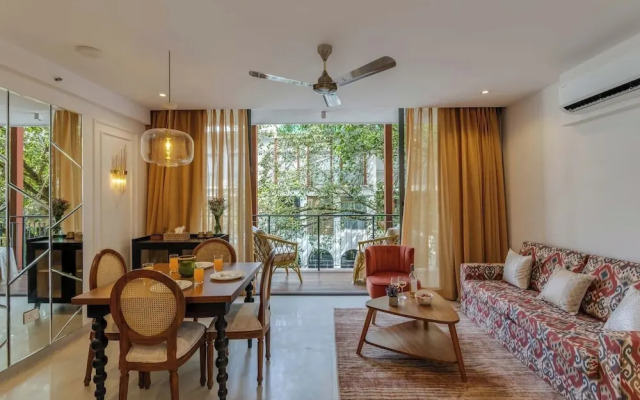 Hidden Gem Luxe Suite w Pool View - 1km to Beach