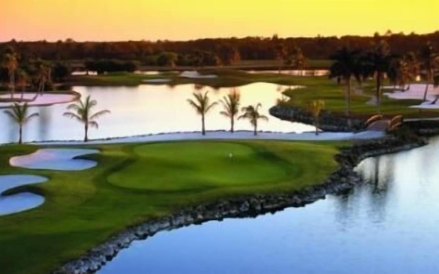 Solterra Vacation Rental: Luxury 3-BR Condo with Lake & Golf Views. Access to Luxury Pool, Hot Tub, and Golf Courses at Lely Resort. Close to Naples Beaches, 5th Avenue S, and Marco Island