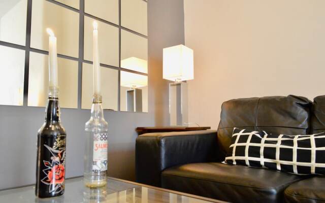 Modern Flat Near City Centre
