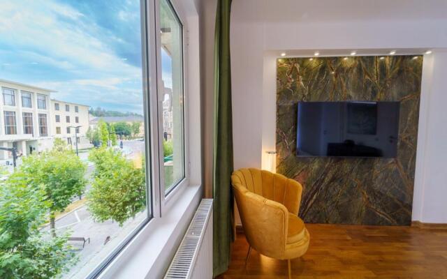 Main square 5 star luxury apartment with view