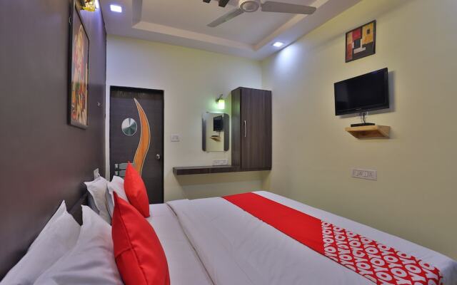 OYO Flagship 28024 Hotel Royal Palace