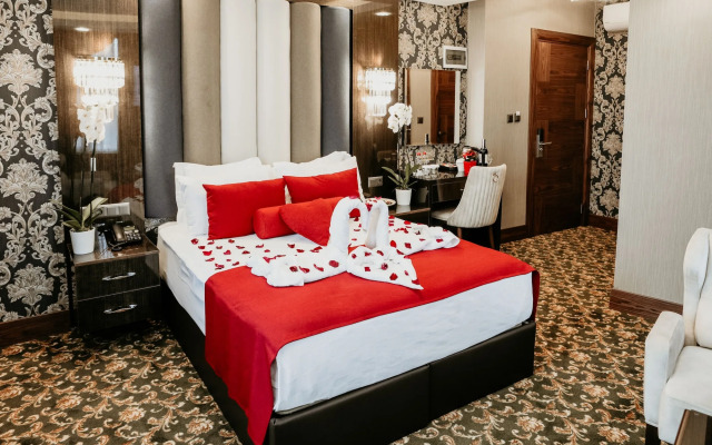 Grand Lark Otel