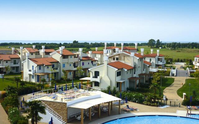 Apartment in Lido Altanea Est With Terrace