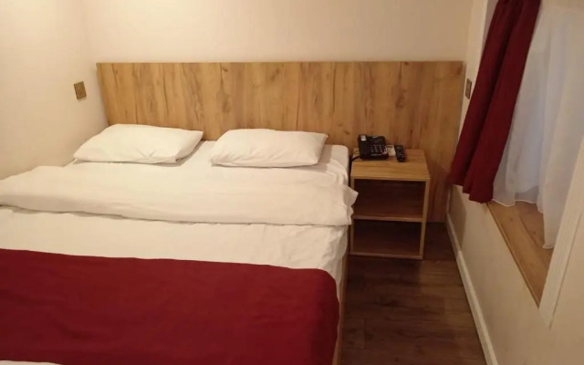 London Hotel and Guest House