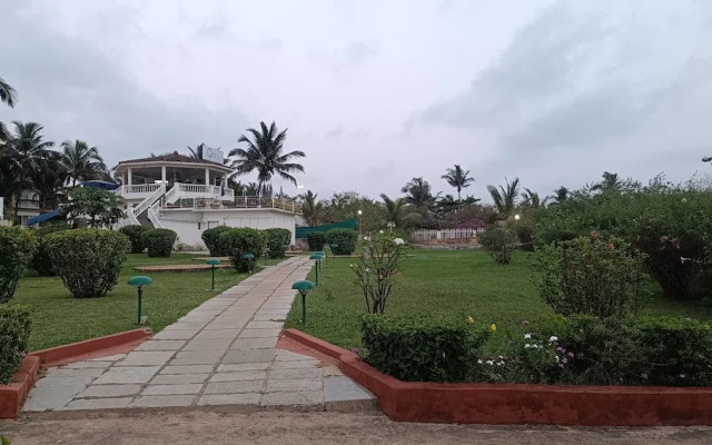 Qees Empire Beachfront Resort