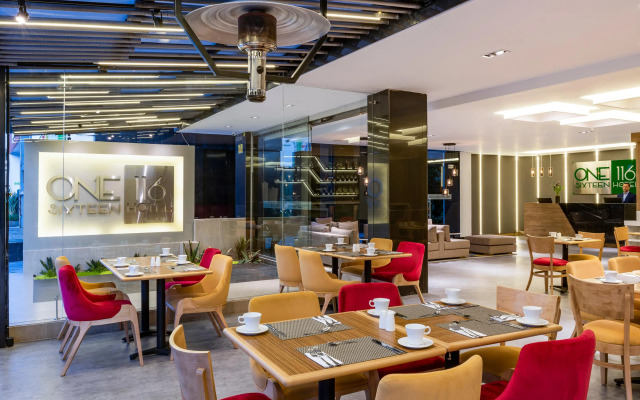 One Sixteen Hotel