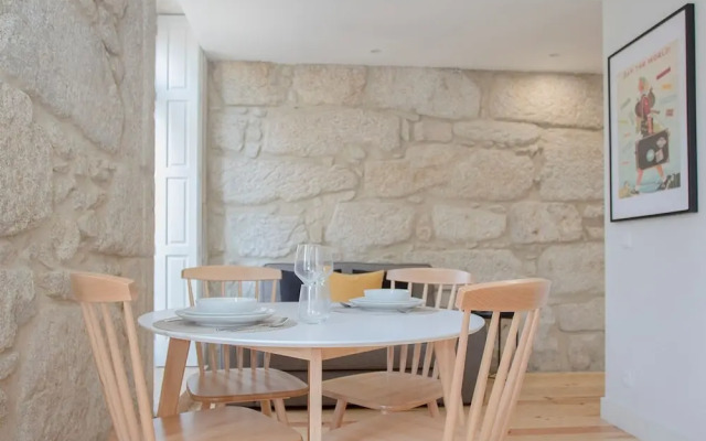 Liiiving in Porto Charming Downtown Delight II