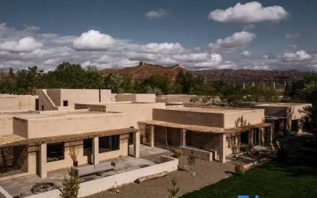 LOSTVILLA(Zhongwei Yellow River Dormitory)