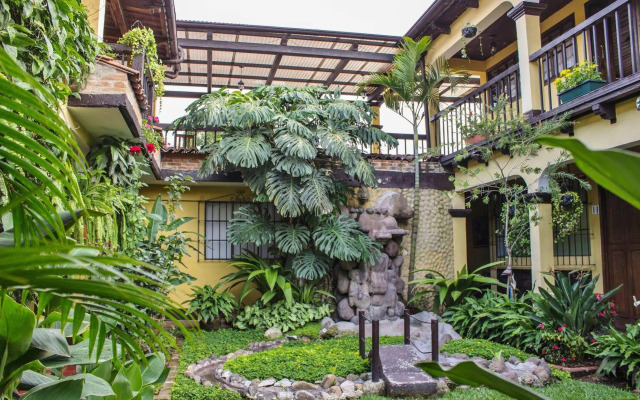 Las Camelias Inn