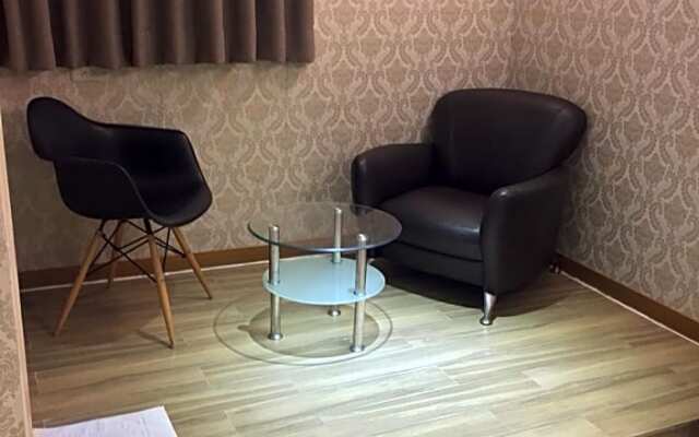 Art House Double Room-Sunflower