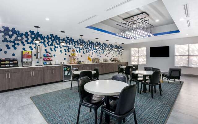 La Quinta Inn & Suites by Wyndham Tampa Central