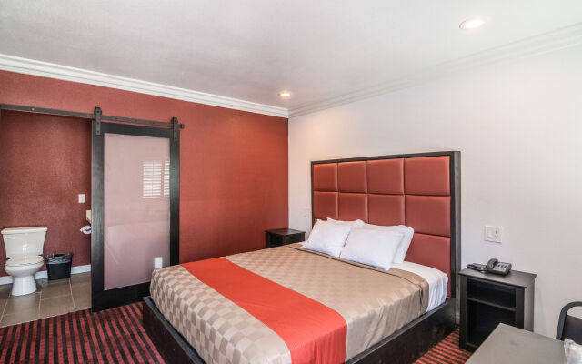 Rodeway Inn & Suites