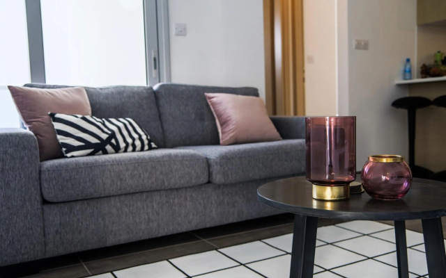 Phaedrus Living: City Luxury Flat Anemone 103
