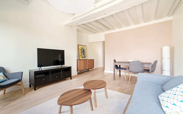 Bright and Modern Apt - 7 Mins to Notre Dame
