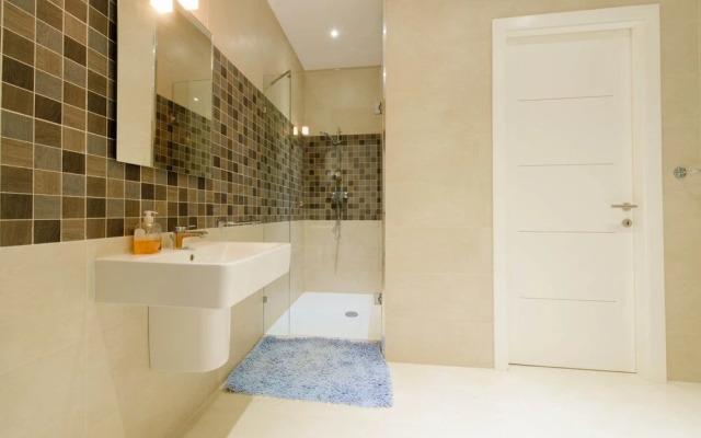 Charming Seafront Apartment, Perfect for Families