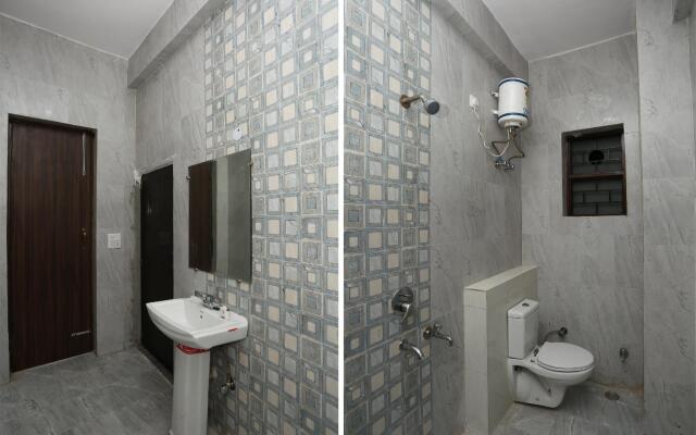 Capital O 30956 Moon Light