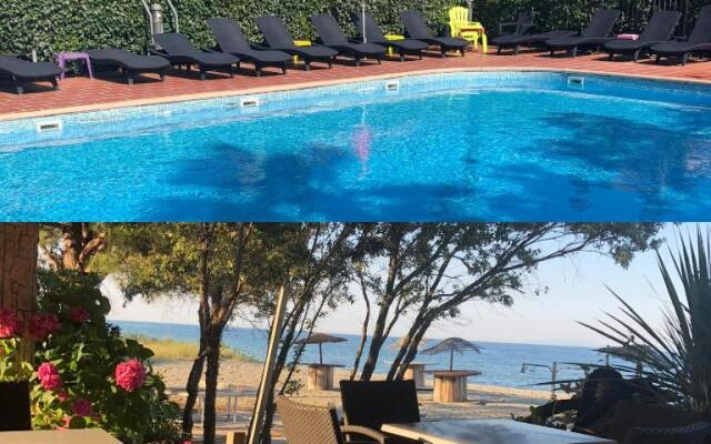 Joli T2 les pieds dans l’eau , piscine tennis....