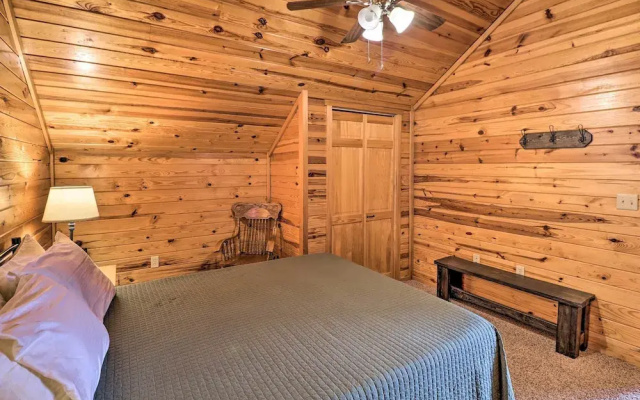 Piney Bluff Retreat With Mountain Views!