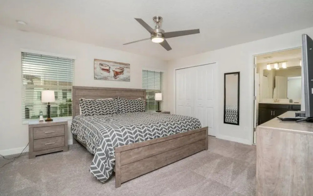 1566plunker 4 Bedroom Townhouse by RedAwning