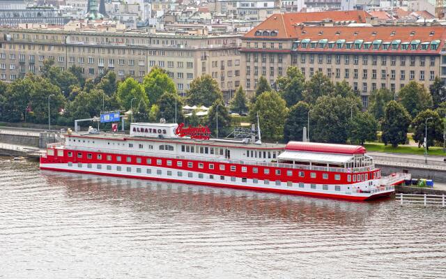 Botel Albatros