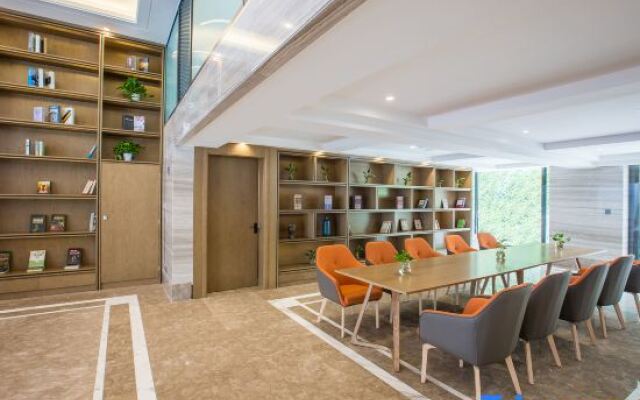 Guiyi Hotel (Guiyang Guanshanhu District Southwest International Trade City Store)