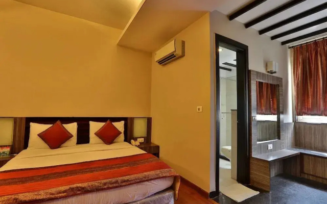 OYO 411 Hotel Relaxinn