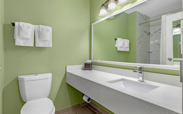Quality Inn & Suites Plano East - Richardson