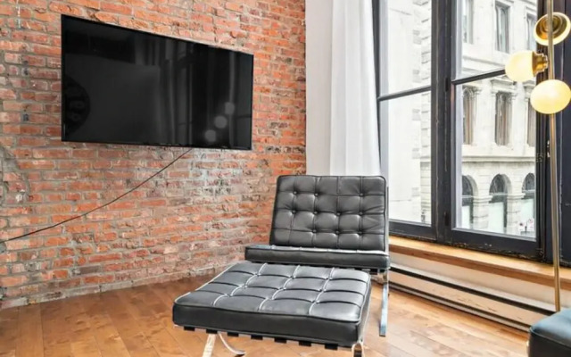 Old Montreal Street View 2BR Loft Hotel