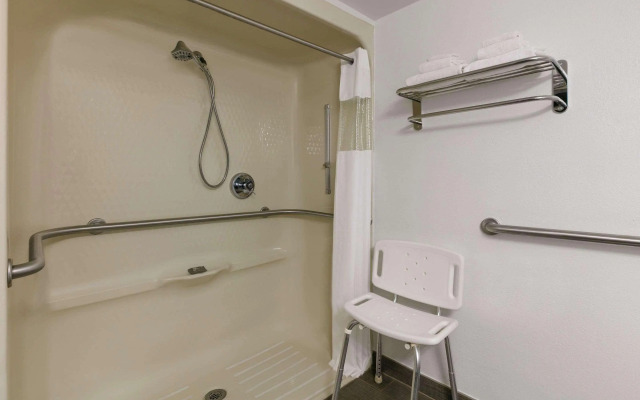 Country Inn & Suites by Radisson, Roanoke Rapids, NC