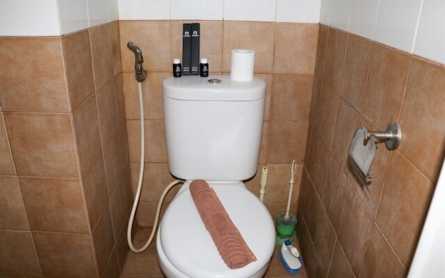 Homey And Cozy Stay 2Br At Green Pramuka City Apartment