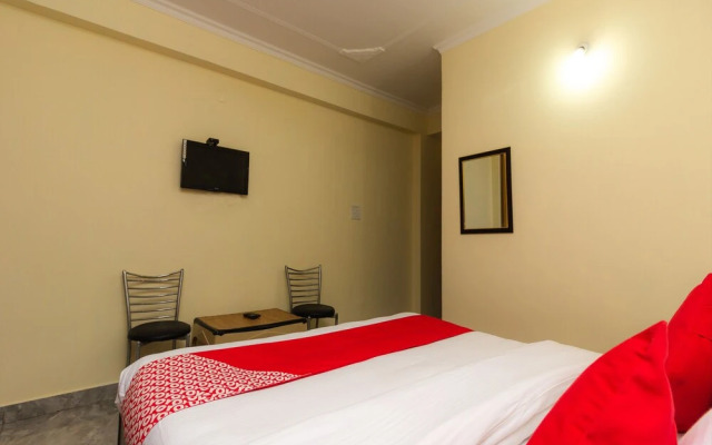 Oyo 23392 Hotel Om Palace