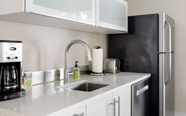 Downton Annie Apartment Two 2BD 1BA Parking