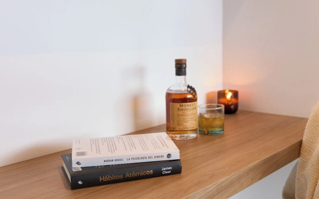 Rosa Negra Suite w/ Jacuzzi Near Stadium