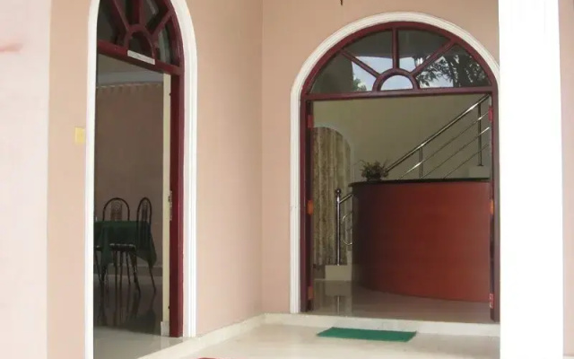 GREEN CRAZE Hotel & Restaurant