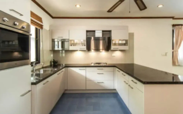 5 Bedroom Beach Front Villa on Samrong Bay