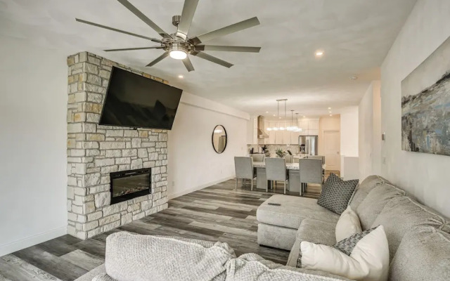 Walk to Mississippi River: Grafton Townhome!