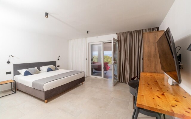 Amazing Home in Blato with Hot Tub, WiFi & 5 Bedrooms